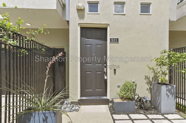 Photo - 901 Roy St