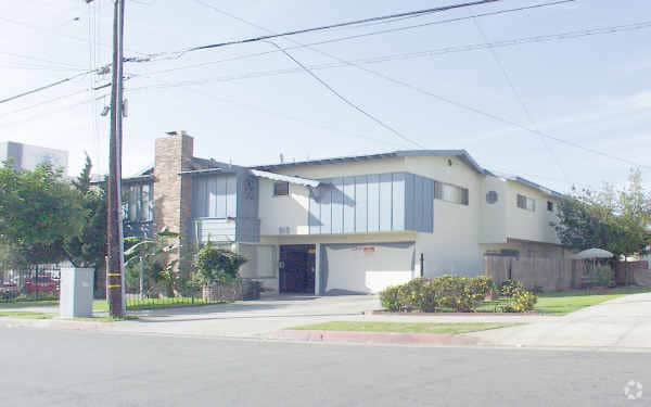 Building Photo - 919 S Flower St Rental