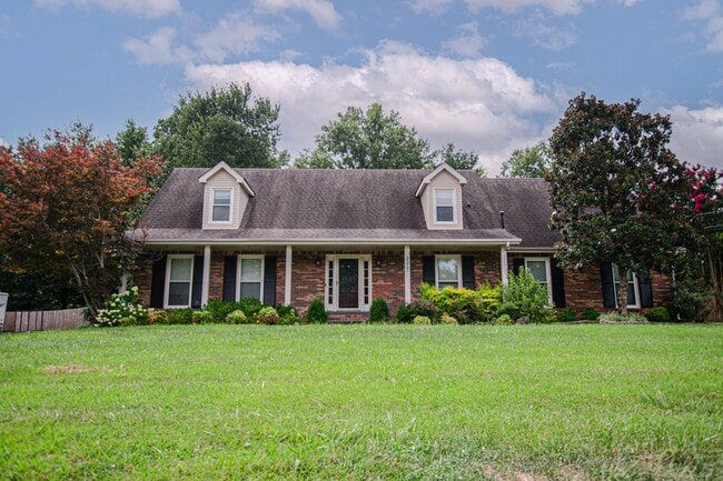 Building Photo - Pet Friendly Three Bedroom! Rental
