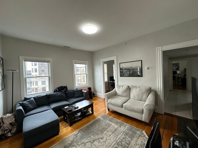 Building Photo - 602 Dorchester Ave Unit 3