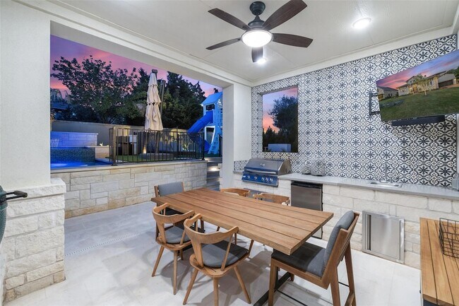 Photo - 105 Bisset Ct