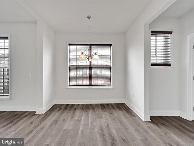 Photo - 615 Darby Ct