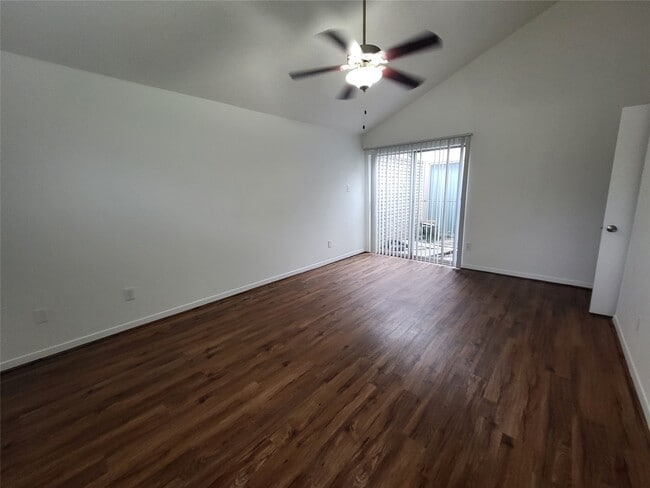 Photo - 13839 Walnut Hollow Ln