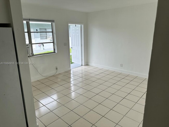 Photo - 6025 Polk St Unidad 2