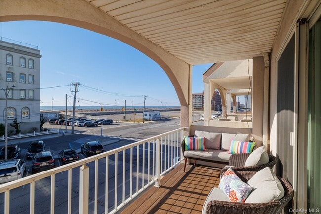 Photo - 277 W Broadway