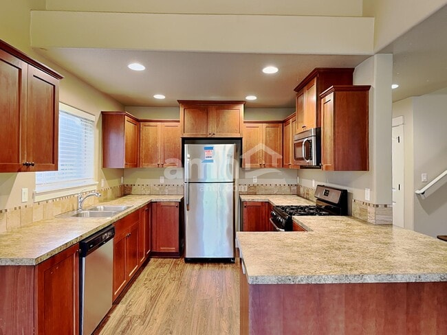 Photo - 458 Tulip Ave