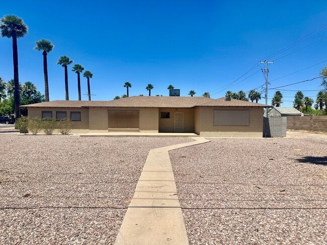 Building Photo - 801 N Gilbert Ave Unit 1