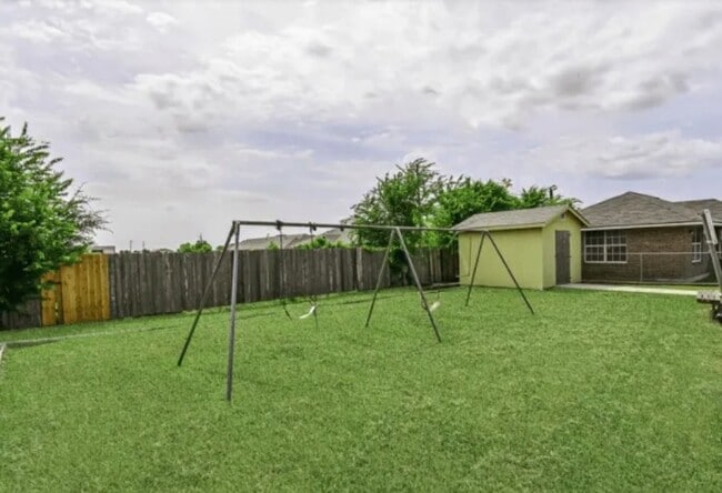 Photo - 100 Justin Wy Apartamento