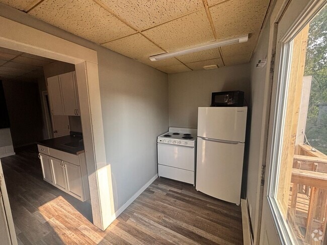 Building Photo - Studio Apartment Blocks from Downtown La C... Unit Apt 2