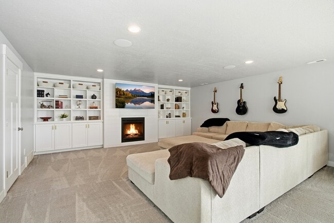 Photo - 617 W 4050 N