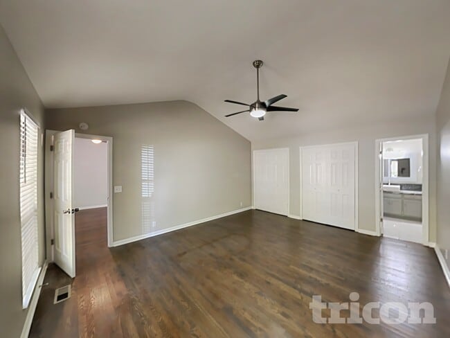 Photo - 1608 Robards Way