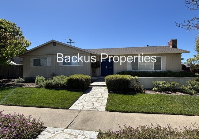 Building Photo - Wonderful four-bedroom corner lot home in South Salinas