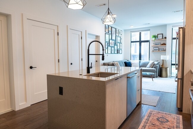 Building Photo - 2 Sinclair Rd Unit 202