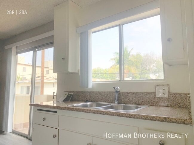 Photo - 1642 Barry Ave Unidad 12