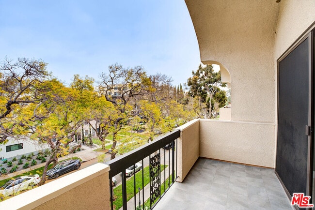 Photo - 423 N Palm Dr Unidad 301