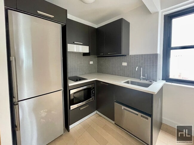 Photo - East 39th Street Unidad 21A