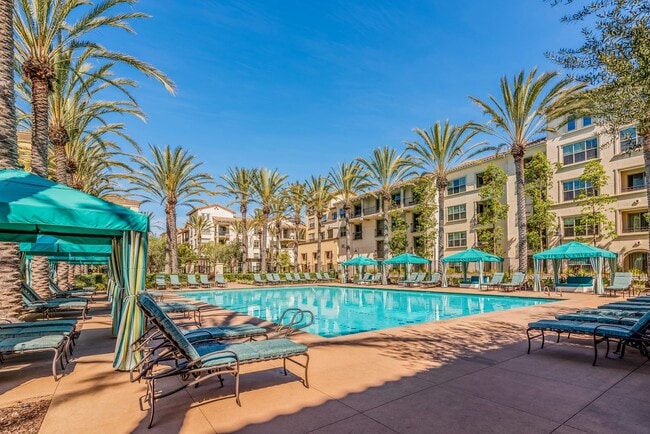 Cabana Pool - Pacific Ridge Apartments