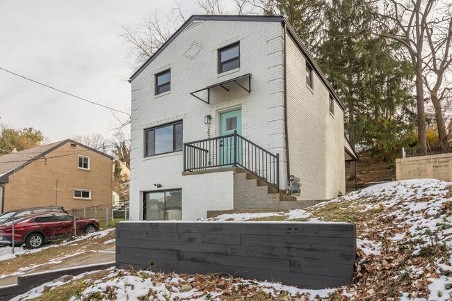 Photo - Ready for move in! Check out this RENOVATED 3 bedroom in BROOKLINE! UNBEATABLE LOCATION!