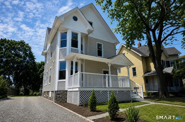 Building Photo - 25 Quintard Ave Unit B