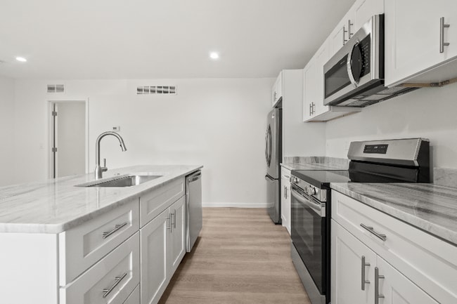 Building Photo - 34 Cross St