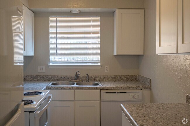 1BR, 1.5BA Flat - 1065SF - Heritage House