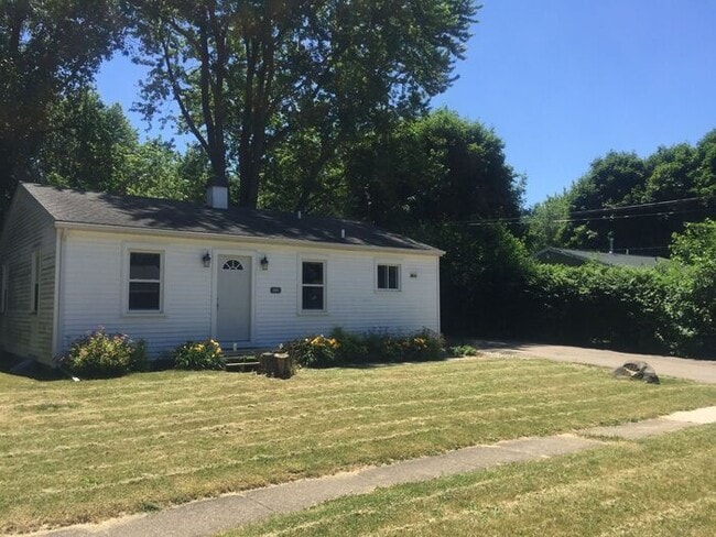 Photo - $1475 Charming, remodeled 3-Bed/1-Bath 952...