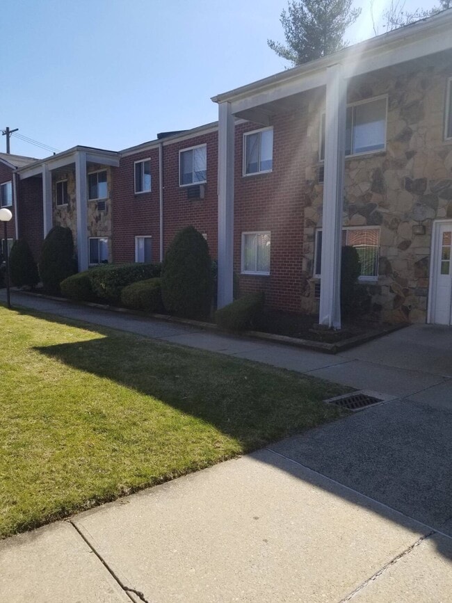 Photo - 1302 Rockland Ave Unit 1st Fl