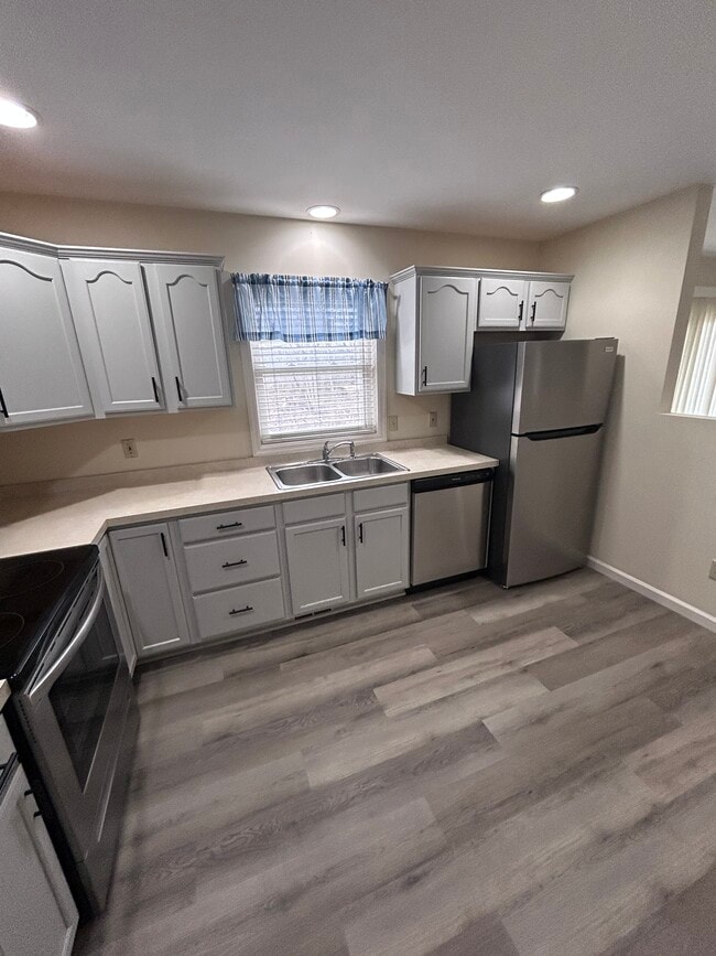 Kitchen - Maple Tree Apartments