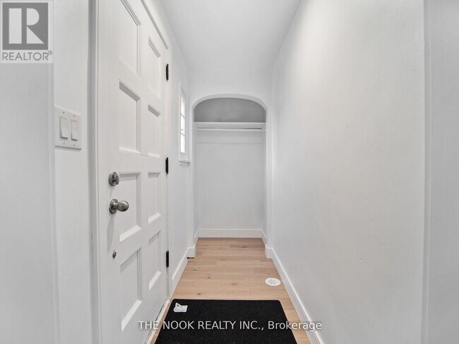 Photo - 590 Athol St E