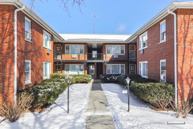 129-133 W Franklin Ave