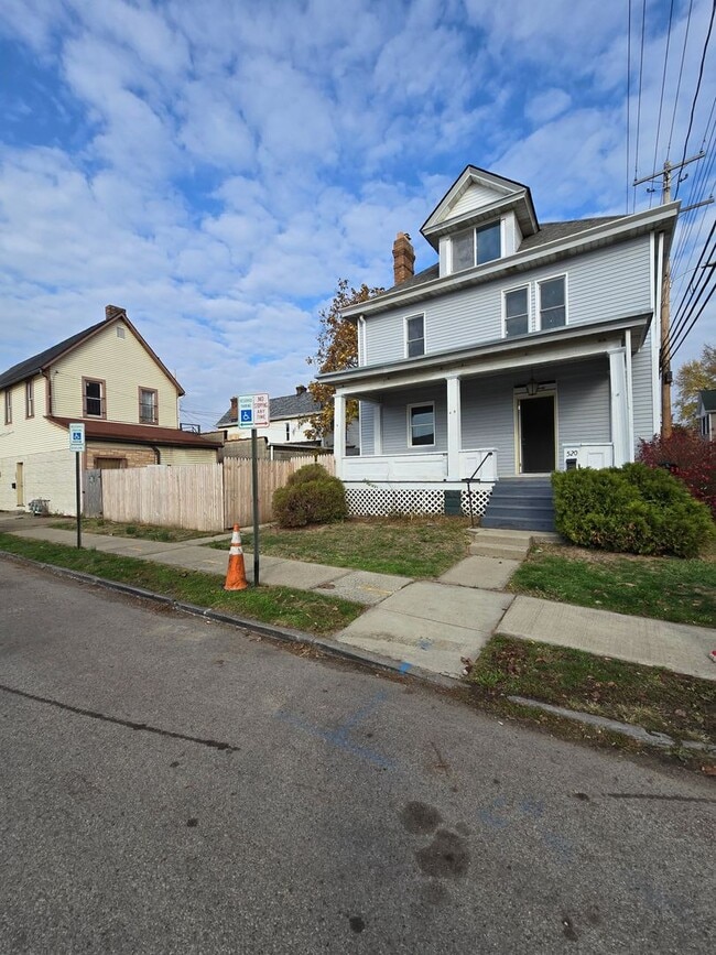 4 BEDROOM SINGLE FAMILY HOME - 4 BEDROOM SINGLE FAMILY HOME