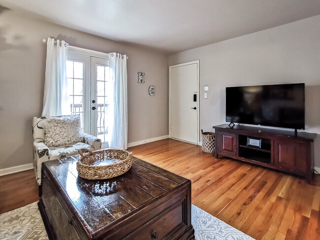 Photo - 1207 W 45th St Unit 3W