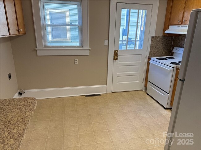 Photo - 445 Reynolda Dr