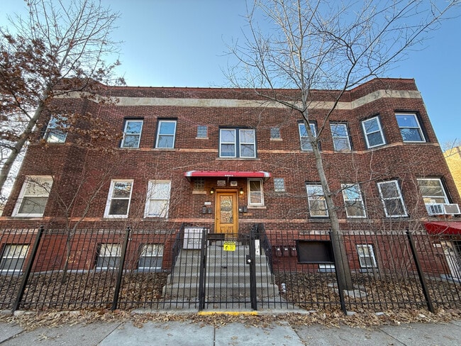 Building Photo - 6904 N Wayne Ave Unit 2S