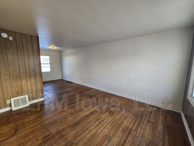 Photo - 261 Madison St