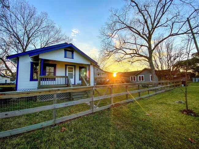 Photo - 7924 Ford St