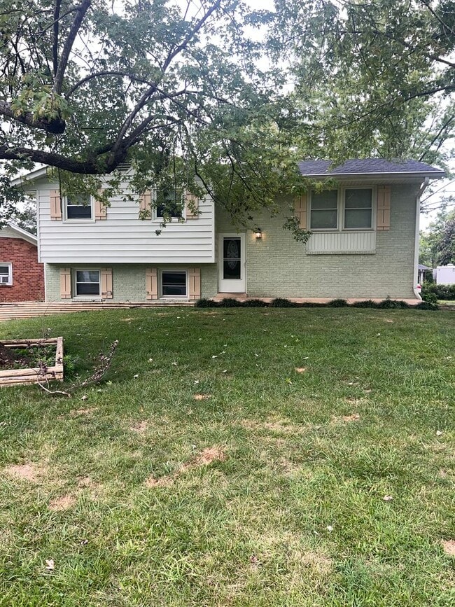 4 Bedroom, 1.5 Bathroom House - 4 Bedroom, 1.5 Bathroom House