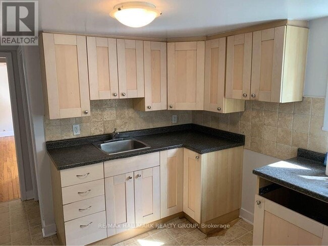 Photo - 64 Cobourg St