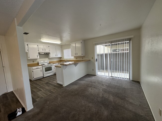 Kitchen/Nook - 4804 Maybrook Ave Apartamentos Unidad Maybrook #C