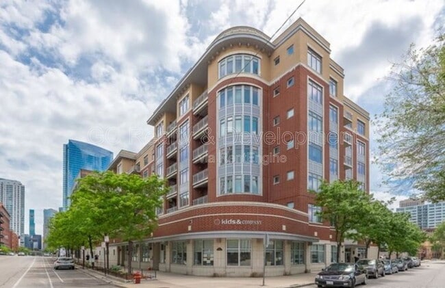 Building Photo - 657 W Fulton St Unit 402