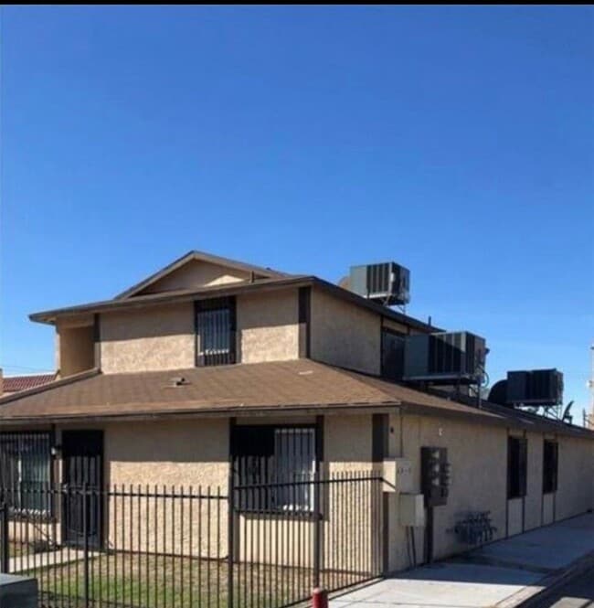 Building Photo - 2041 N Bledsoe Ln Unit D