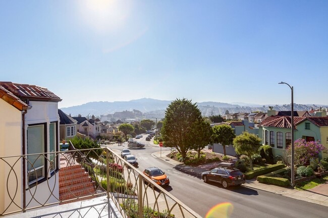 Photo - 3 Bed / 2 Bath charming home in upscale neighborhood near Glen Park. YouTube Tour!!