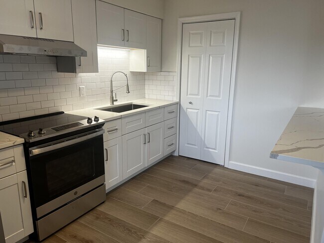 609 NE 6th Ct Unit B