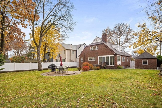 Building Photo - 97 Riverview Ave Unit 1