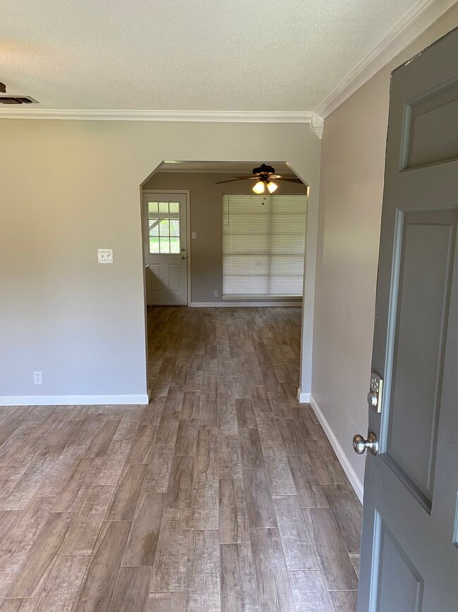 Photo - 4010 Honeysuckle Ln