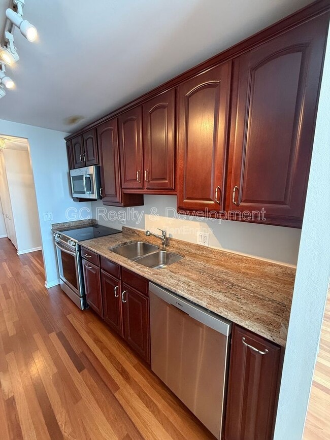 Photo - 899 S Plymouth Ct Unit 2008 2008