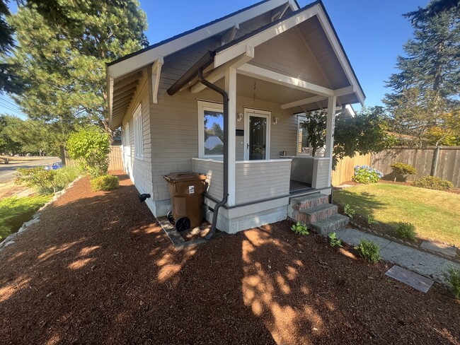 Building Photo - 3704 N Huson St Rental