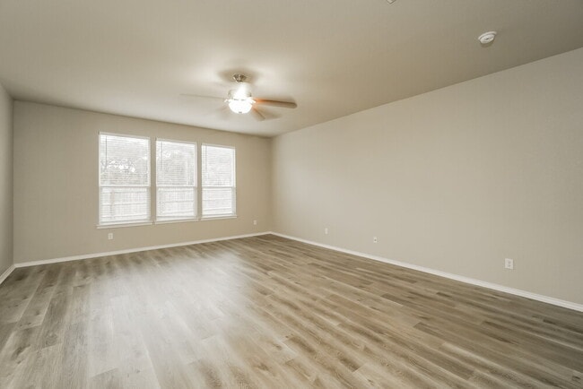 Photo - 20107 Silver Strm