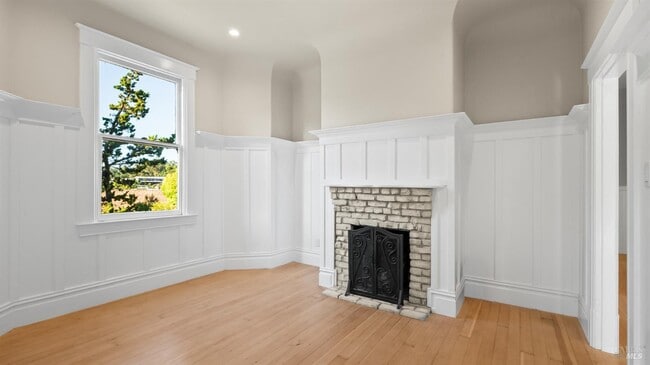 Building Photo - 713 Sir Francis Drake Blvd Unit B