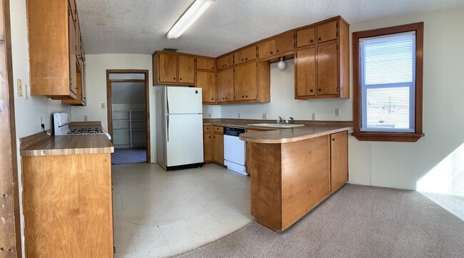 Photo - 1800 E 6th St